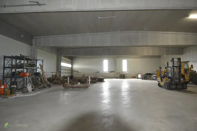 Neuwertiges Gewerbeobjekt-Bürohaus mit Lager,in Sollenau: 16.477 m², 40 Garagen und große Abstellfläche, top Ausstattung!
