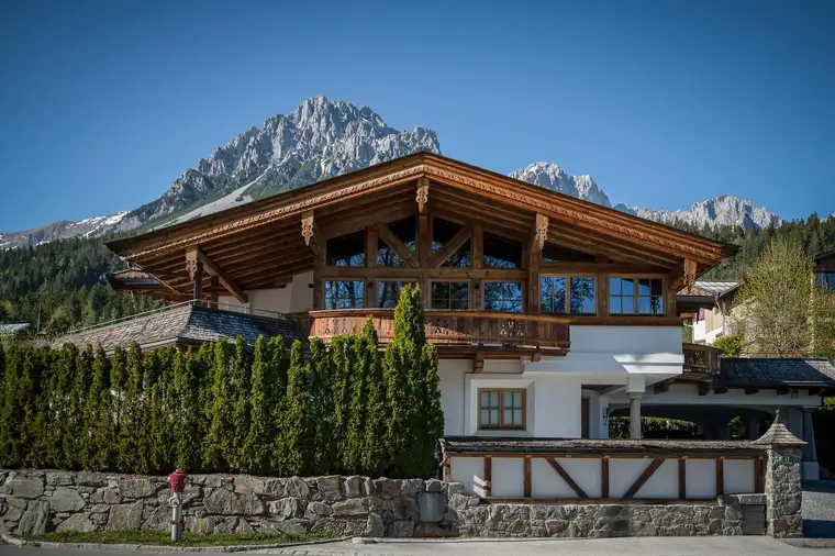 Traditionelles Chalet in sonniger Lage