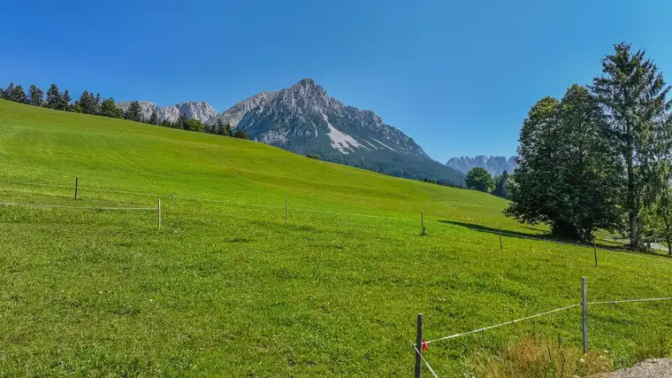Sonnenverwöhntes Grundstück mit baugenehmigter Planung am Fuße des Wilden Kaisers