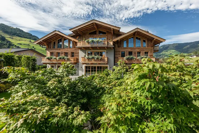 Exquisite Dachgeschosswohnung in begehrter Lage von Jochberg