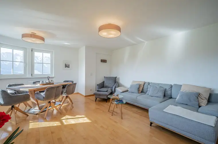 Hochwertige 3-Zimmer-Wohnung in Aussichtslage
