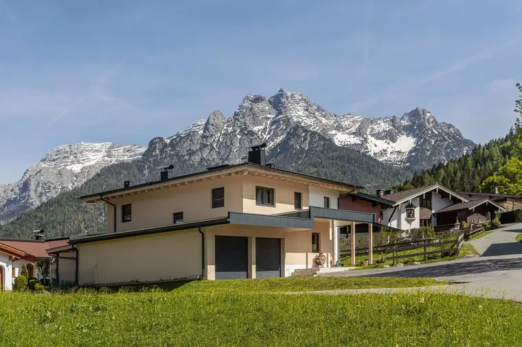 Traumhaus mit Blick in die umliegende Bergwelt