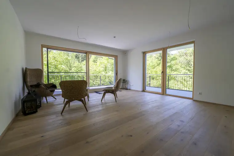 Neubauwohnung in idyllischer und ruhiger Lage am Waldrand