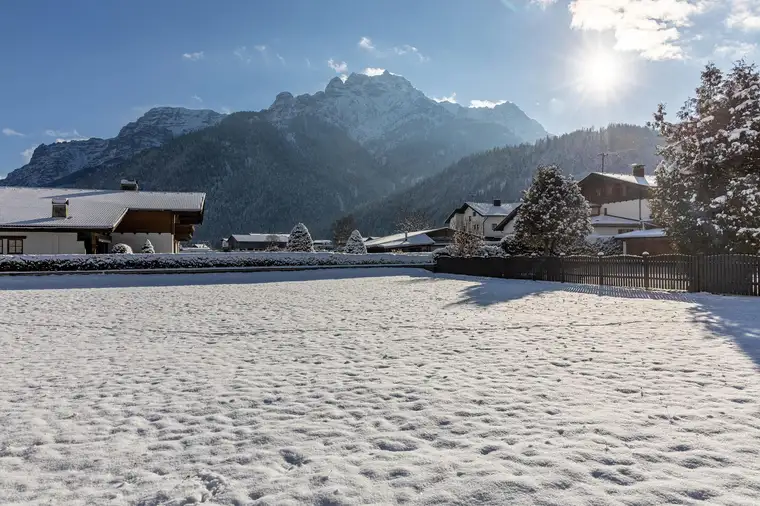 Baugrundstücke in sonniger Lage mit Bergblick