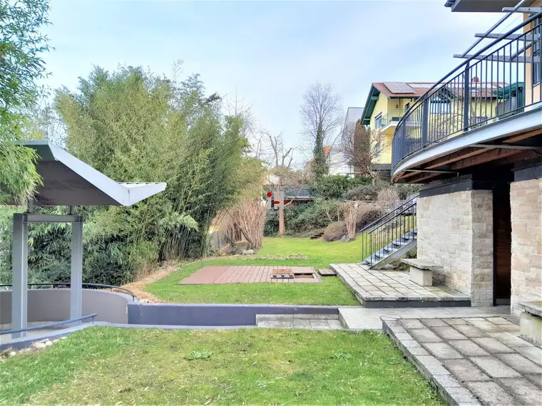 Premium Investment in Klosterneuburg- herrliche Villa mit zwei Wohneinheiten