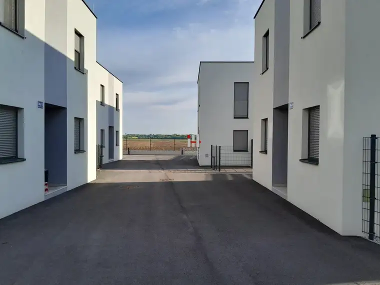 Neuwertiges Einfamilienhaus mit Garten, Balkon und Terrasse in Biedermannsdorf!