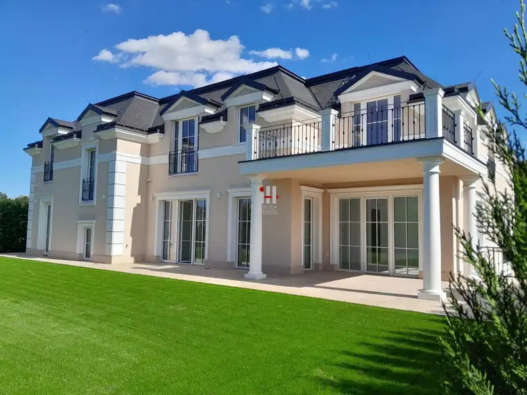 Erstbezug Luxus mit Golf &amp; Wellness – 10 Zimmer, Garten, Aufzug, Top Technische Ausstattung!