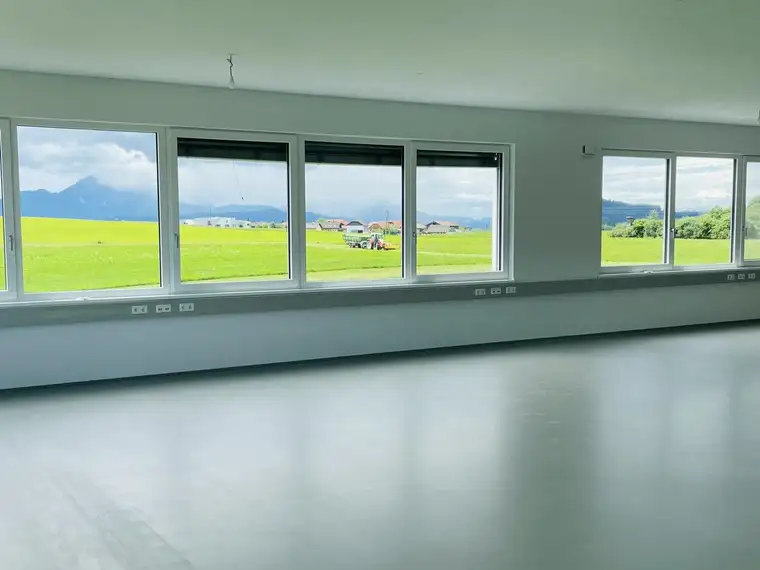 Starterbüro - Blick ins Grüne - nahe Autobahnauffahrt Eugendorf