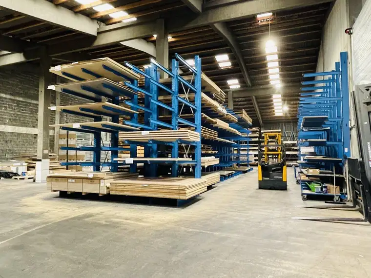 Hallen-/Lagerfläche - 650 m² - nahe Autobahnauffahrt Eugendorf