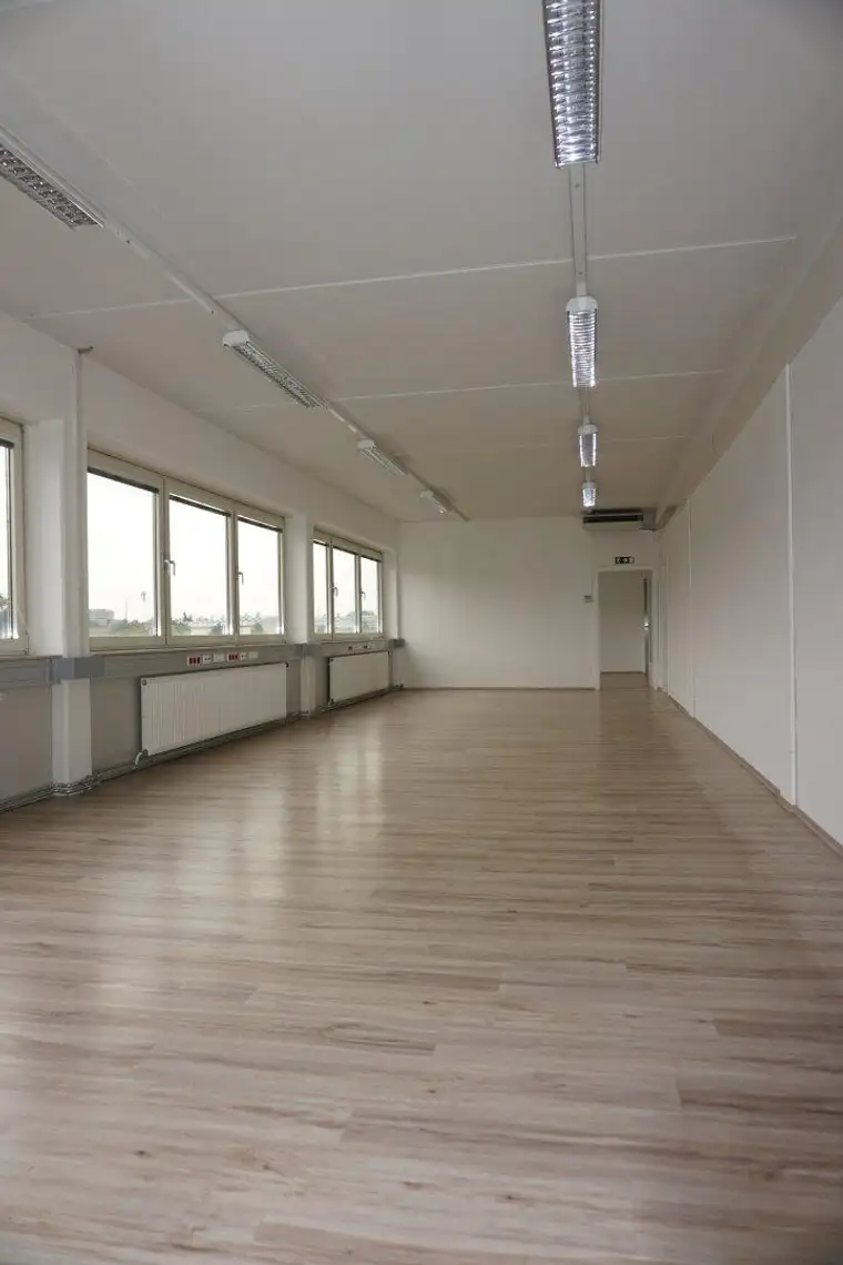 Modernes Büro in Urfahr: 135m², 3 Räume, Aufzug &amp; Klimaanlage! Ideal für Ihr Business!