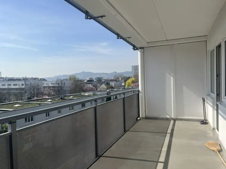 Charmante 2-Zimmer-Wohnung mit großer Loggia in Dornach€!