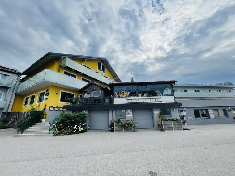 Traditionsgasthaus mit Bar und Fremdenzimmer in Hellmonsödt