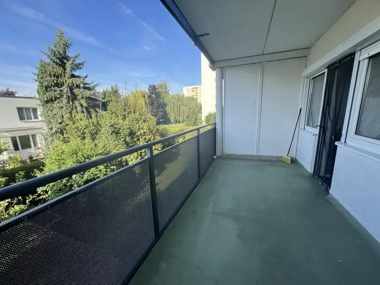 2 Raumwohnung in UNI Nähe mit großer Loggia