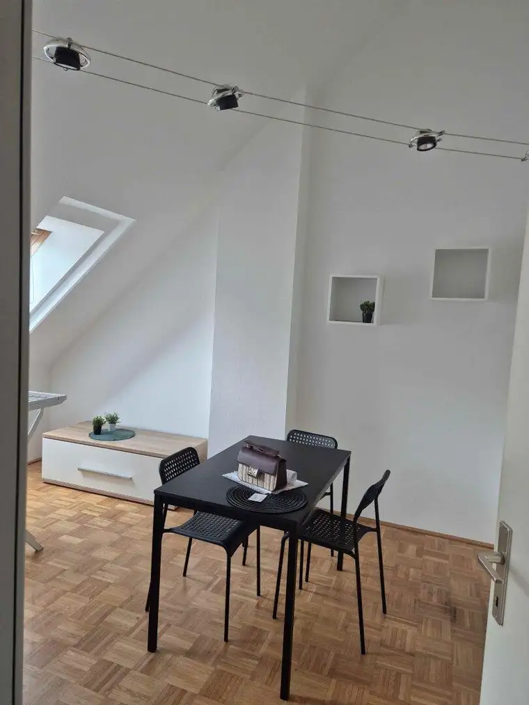 Schöne Dachgeschosswohnung in Linz zu vermieten!