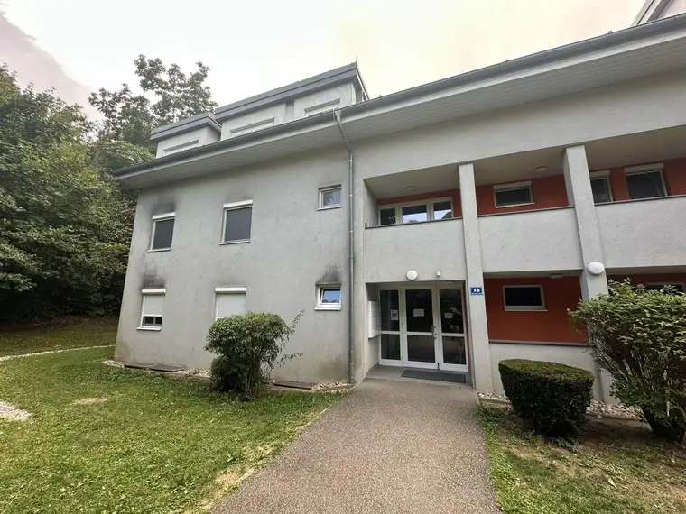 Großzügige 4-Zimmer-Wohnung mit Loggia, großem Kellerabteil &amp; Stellplatz in Enns