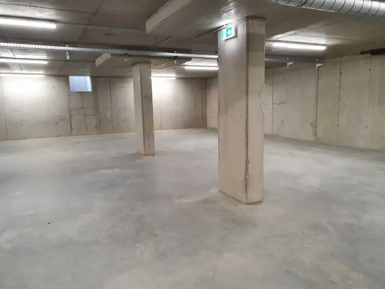 Abstellfläche in Gleisdorf mit Zugang zum Lift
