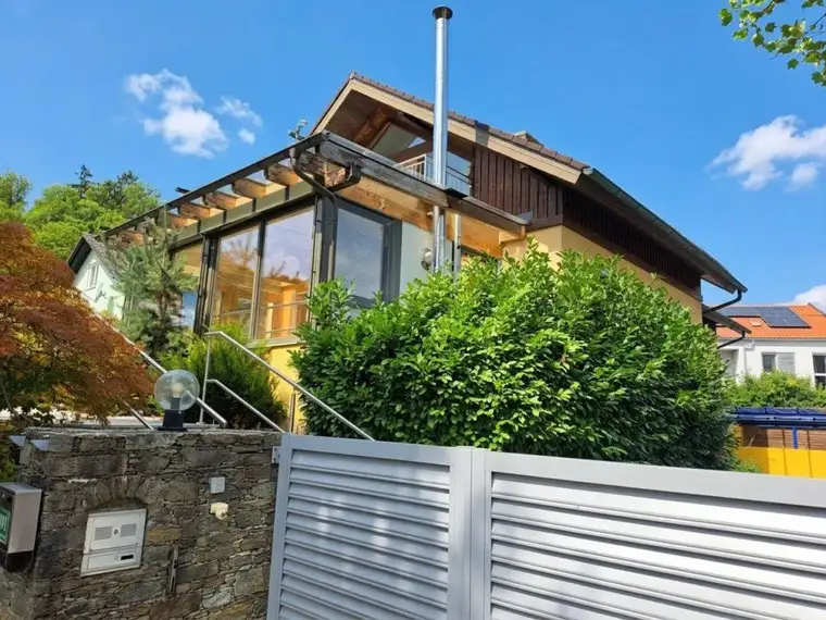Großzügiges Haus in Sankt Johann: 6 Zimmer, Balkon, Wintergarten, Garage, 204m²