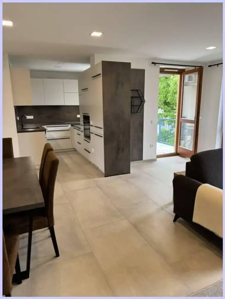 Vermietete Wohnungen in guter zentraler Lage. 3 Wohnungen, gesamt 187 m² Wfl., Balkon, Stellplatz.