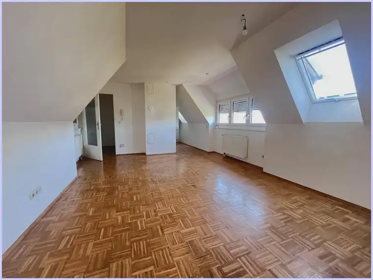 Nette Stadtwohnung in Feldbach, grüne ruhige Lage. 1 SZ, WZ, Küche, Bad/WC, Parkplatz, Garten.