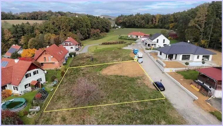 Sonniges Traumgrundstück 15km von Gleisdorf. 920m2, WR 0,2-0,4, Zufahrt, Anschlüsse am Grst.
