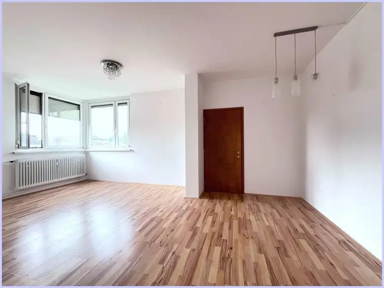 Schöne Wohnung in guter ruhiger Lage/ Jennersdorf. 54m2, 1 SZ, W WZ, Küche, Bad, WC, Keller, Garten.