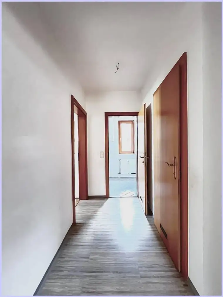 Gemütliche Familien-Wohnung, hell, toller Balkon, 2 Schlafzimmer, Wohn-Essraum,, Keller, Parkplatz.