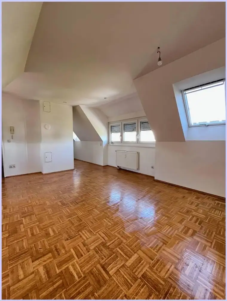 Schöne liebe Wohnung in grüner Lage. Wohnbereich, 1 Schlafzimmer, Küche, Bad/WC, Parkplatz, Garten