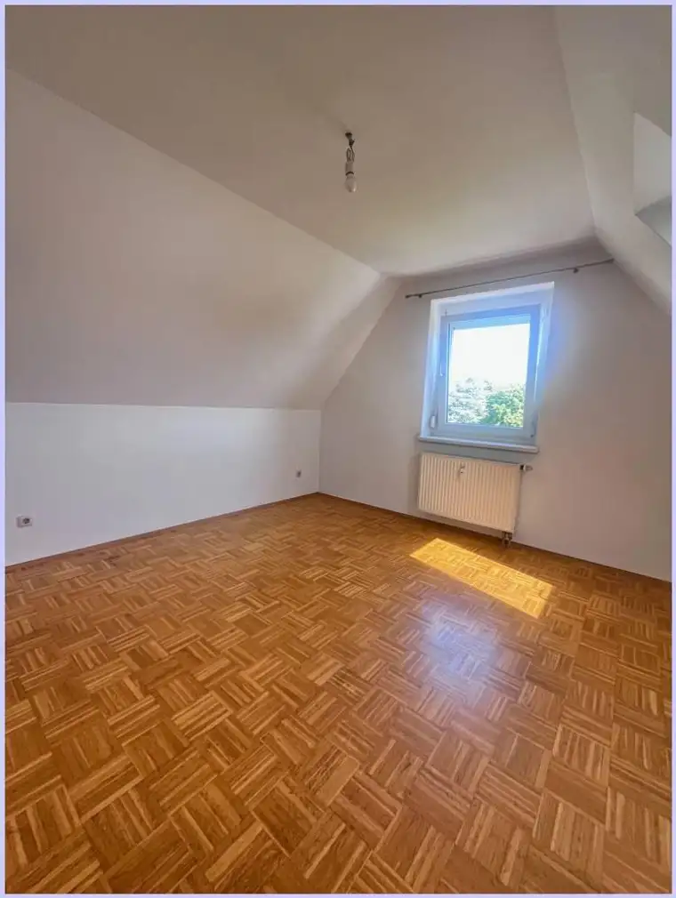 Nette Stadtwohnung in Feldbach, grüne ruhige Lage. 1 SZ, WZ, Küche, Bad/WC, Parkplatz, Garten.