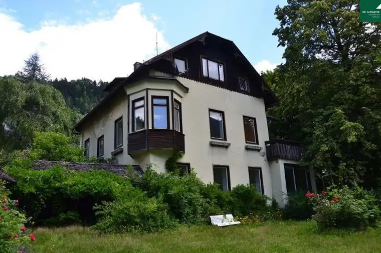 Charmantes Landhaus in Radenthein, 15 Zimmer, 2 Terrassen, Garage, renovierungsbedürftig!