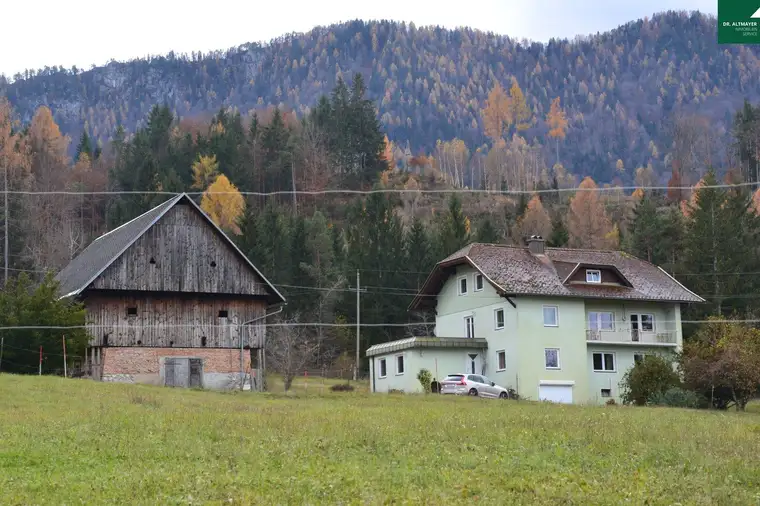 Land- und Forstwirtschaftliche Flächen arrondiert ca. 7,6 ha mit großem Wohnhaus und Stallgebäude u. 900 m² Bauland