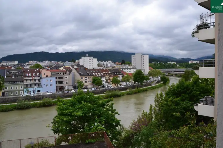 Wohnung mit herrlicher Aussicht auf die Stadt, die Drau und die Berge - Mitten in Villach !