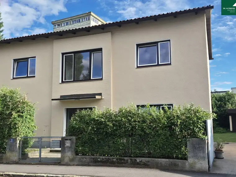 Großzügiges Stadthaus in Villach, 6 Zimmer, Terrasse, 2 Stellplätze, 200m² Wohnfläche