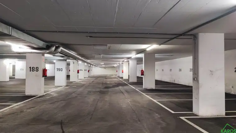 FREIE GARAGENPLÄTZE *NÄHE MATZLEINSDORFER PLATZ*