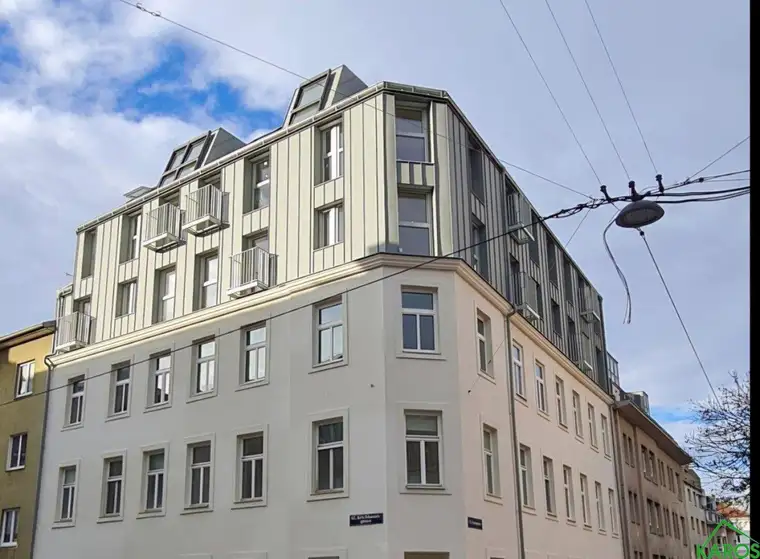 DACHGESCHOSSWOHNUNG MIT EINBAUKÜCHE *ERSTBEZUG*