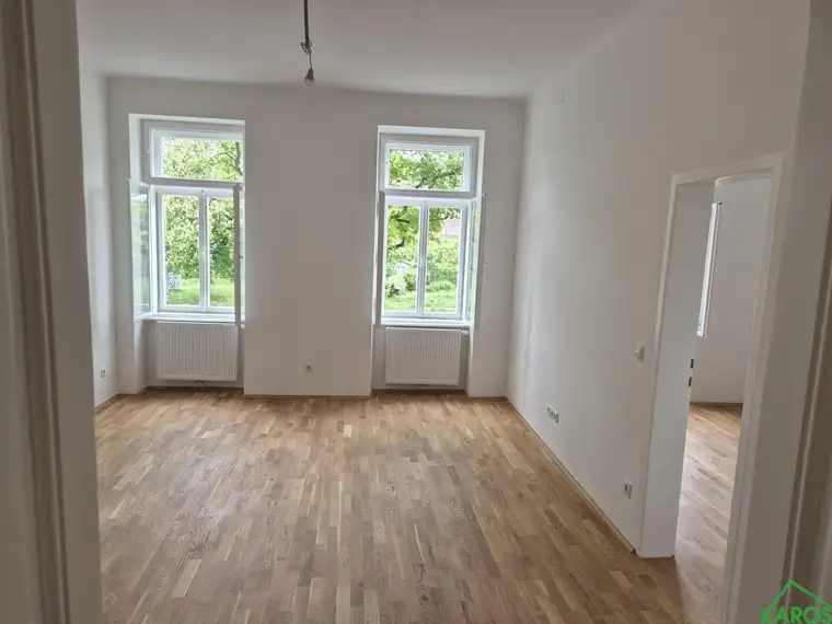 KLASSISCH SANIERTE 4-ZIMMER-ALTBAUWOHNUNG!!! *WG-GEEIGNET*