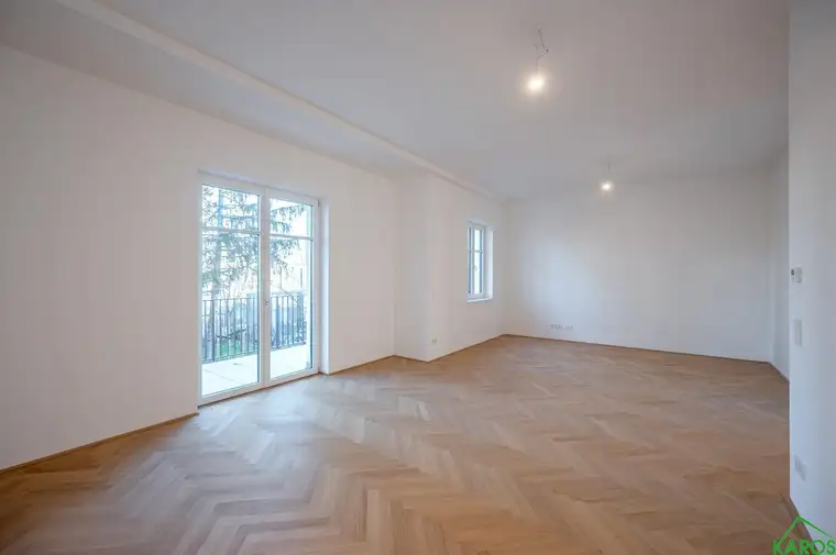 Andrea Krizanova, Karos Immobilien GmbH & Co KG