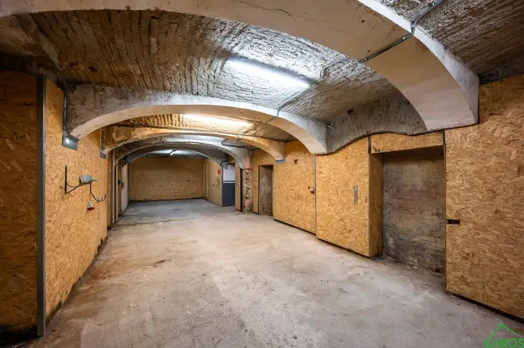 Lagerfläche mit Sanierungspotenzial – ideal für Baufirma oder Gewerbebetrieb 128m²!