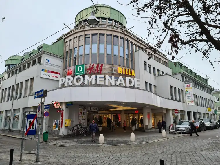 Traumstandort: Gastro- oder Verkaufsfläche beim Eingang des Einkaufszentrums Promenade in St. Pölten - neben H&amp;M, bei Billa