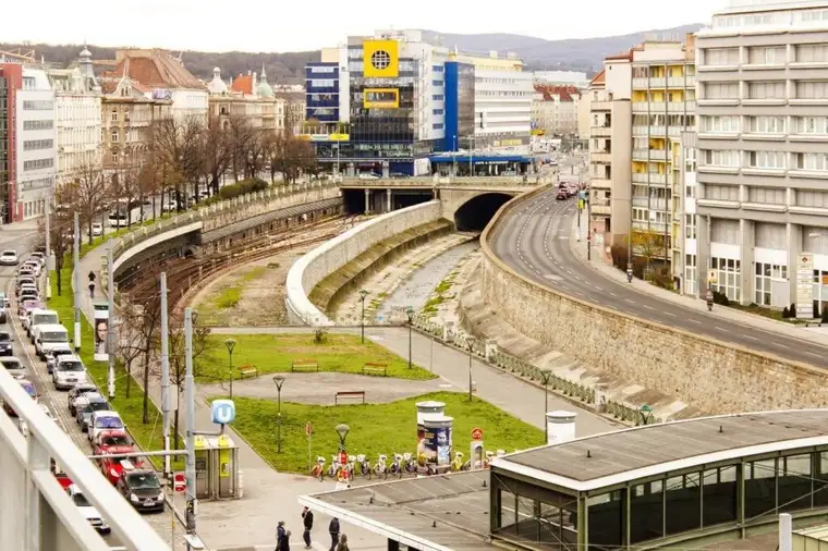 Kostengünstige Büroräume direkt bei U4/U6 Station