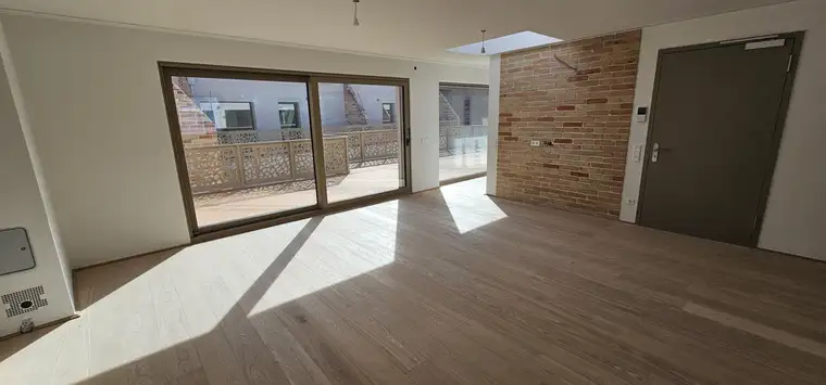 Moderne Neubauwohnung mit großer Terrasse in Baden
