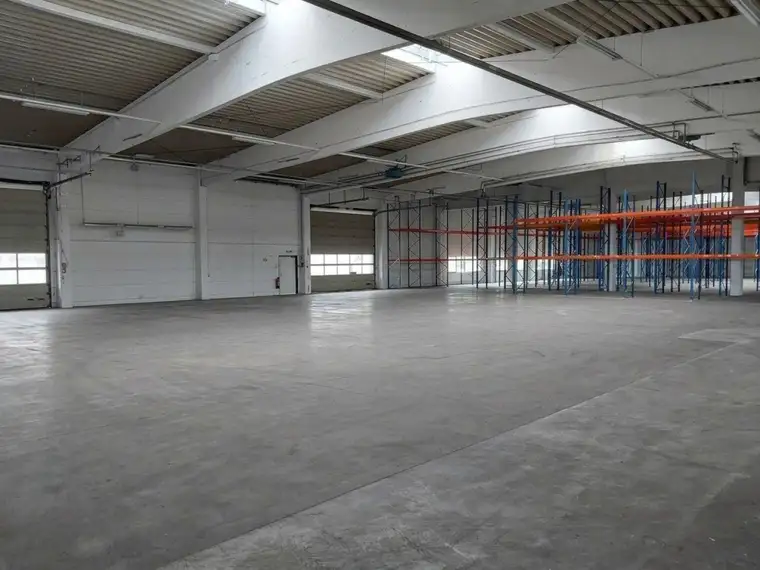 Leere Halle für Eigennutzer in Weikersdorf - 8 Minuten entfernt vom Zentrum St. Pölten