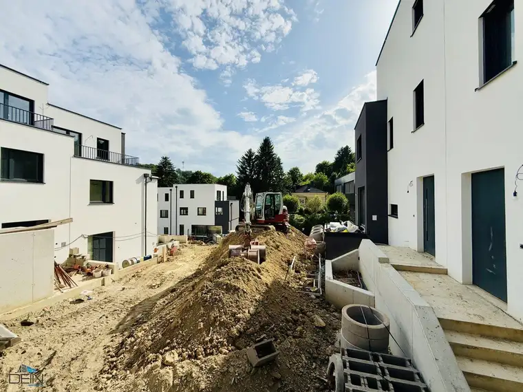 PREISREDUKTION! EXKLUSIVE 4-5 ZIMMER DOPPELHAUSHÄLFTEN MIT FREIFLÄCHEN IN GRÜNRUHELAGE!