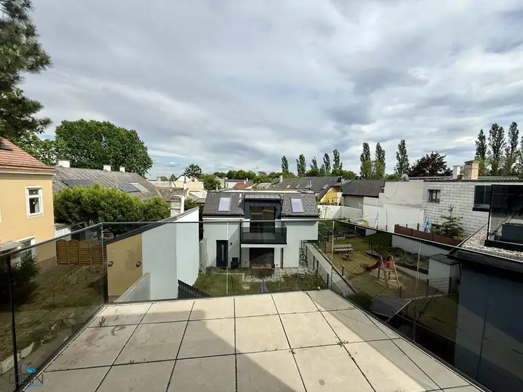 ++NEU++ RUHIGE 3 ZIMMER DG-WOHNUNG MIT EINEM BALKON NÄHE BADETEICH SÜSSENBRUNN!