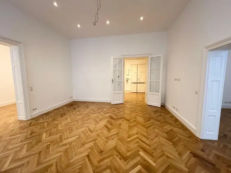 Charmante, ruhige 3-Zimmer-Altbauwohnung am Kohlmarkt – Innenstadtflair mit Stil!