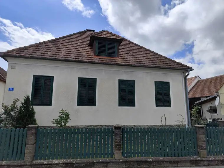 Wohnhaus mit Garten und Nebengebäude, Nähe Oberwart, südliches Burgenland, € 130.000,--