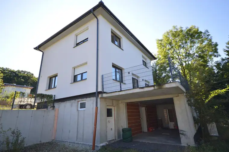 Neuwertiges Einfamilienhaus in Ehrenschachen: 4 Zimmer, Terrasse, Garage – Ihr neues Zuhause!
