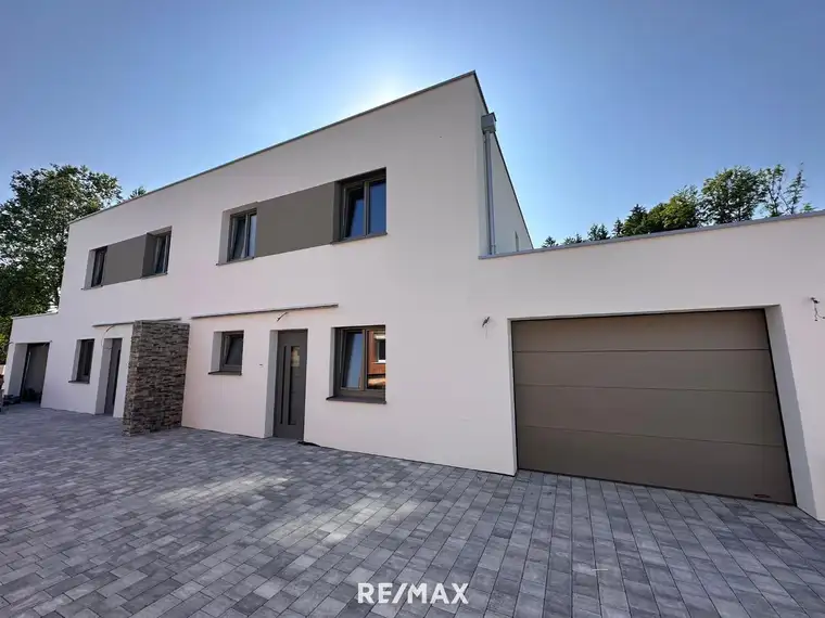Moderne Doppelhaushälfte Top 1 mit 430 m² eigenem Garten Verkauft !