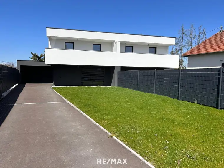 ERSTBEZUG ! Doppelhaus mit großer Doppelgarage