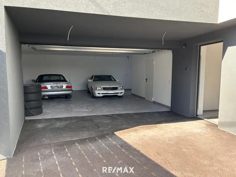 ERSTBEZUG ! Doppelhaus mit großer Doppelgarage
