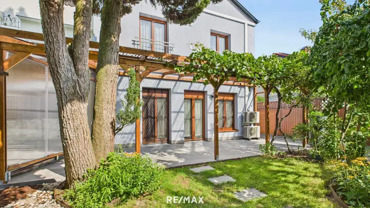 Reihenhaus in Ruhelage mit Klimaanlage und PV Anlage